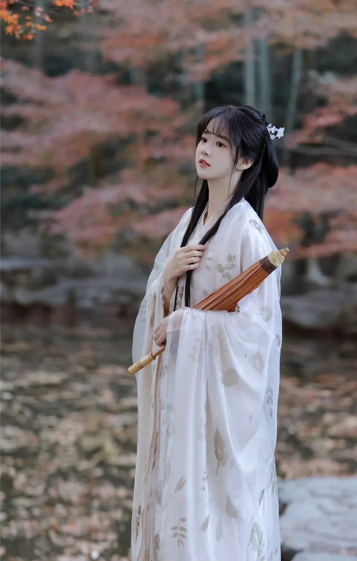 Exploring the Beauty of Hanfu Embroidery Suspension Band Exploring the Beauty of Hanfu Embroidery Suspension Band