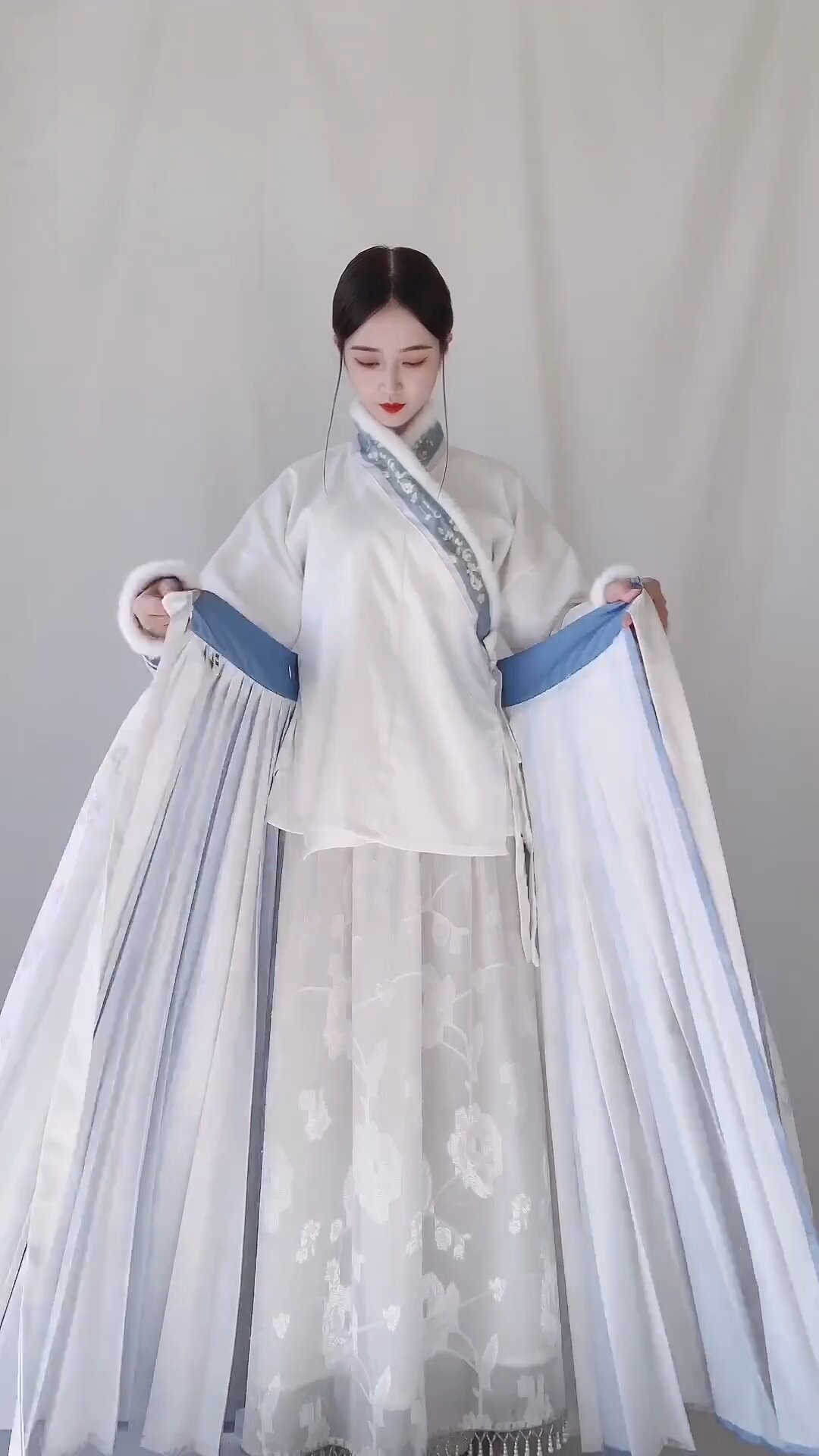 Redesigning the Traditional Horseface Skirt for Plus-Size Women:Embracing the Curves Redesigning the Traditional Horseface Skirt for Plus-Size Women:Embracing the Curves
