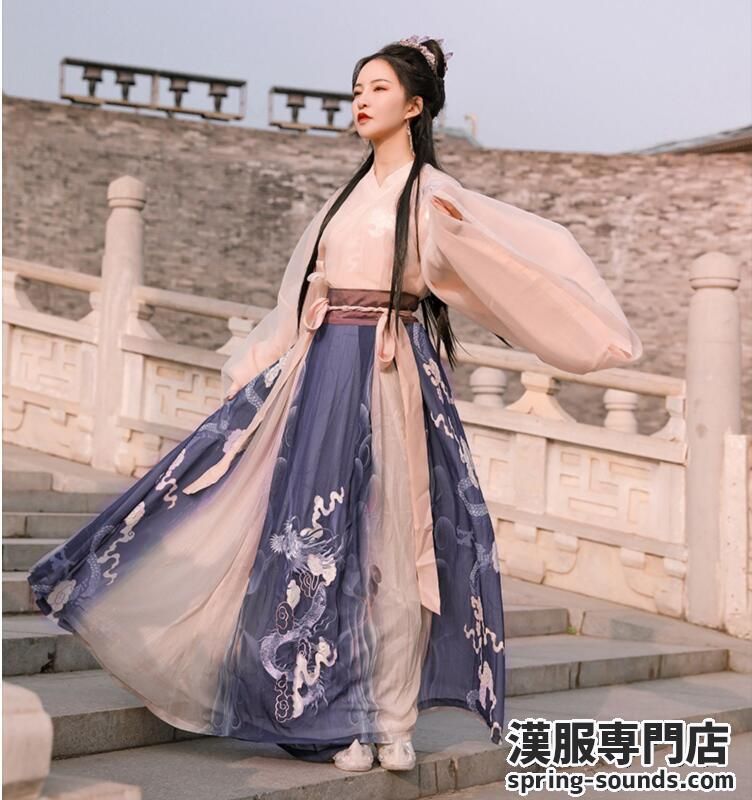 Reimagining the Traditional Cheongsam:Embracing Modernity in the Evolution of a Cultural Icon Reimagining the Traditional Cheongsam:Embracing Modernity in the Evolution of a Cultural Icon