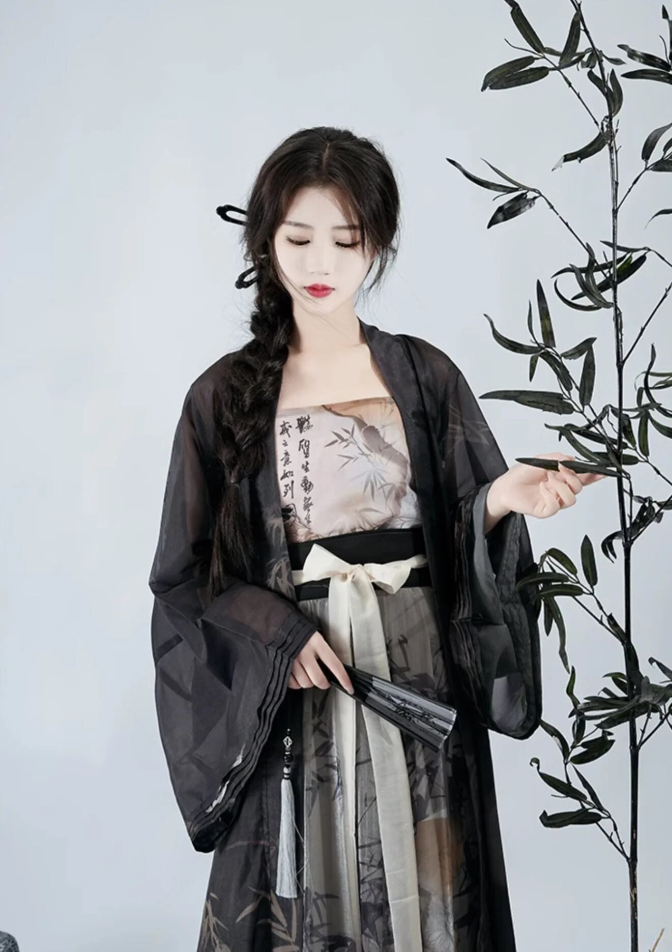 The Enchantment of a Pink Cheongsam for a Traditional Engagement Ceremony The Enchantment of a Pink Cheongsam for a Traditional Engagement Ceremony