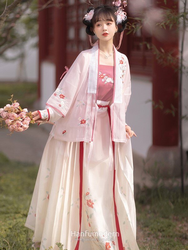 Reconstructing the Ancient Charm of Tang-Era Hanfu for Modern Women Reconstructing the Ancient Charm of Tang-Era Hanfu for Modern Women