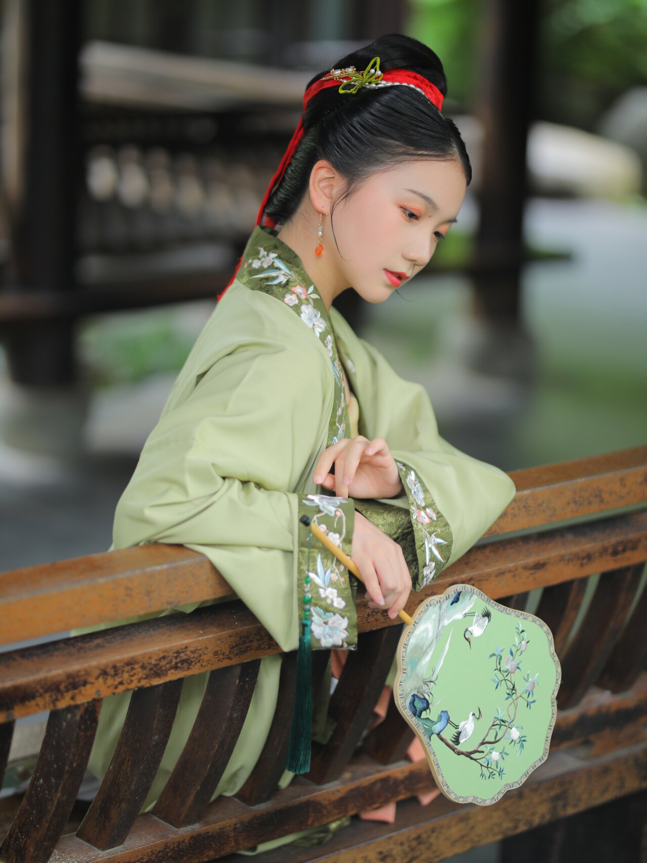 The Red Cheongsam Ceremony:A Traditional Chinese Wedding Splendor The Red Cheongsam Ceremony:A Traditional Chinese Wedding Splendor