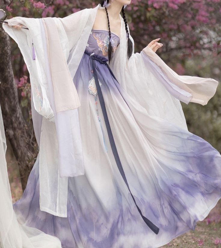 The Story of a Hanfu Girl Child:Embracing the Chinese Tradition The Story of a Hanfu Girl Child:Embracing the Chinese Tradition