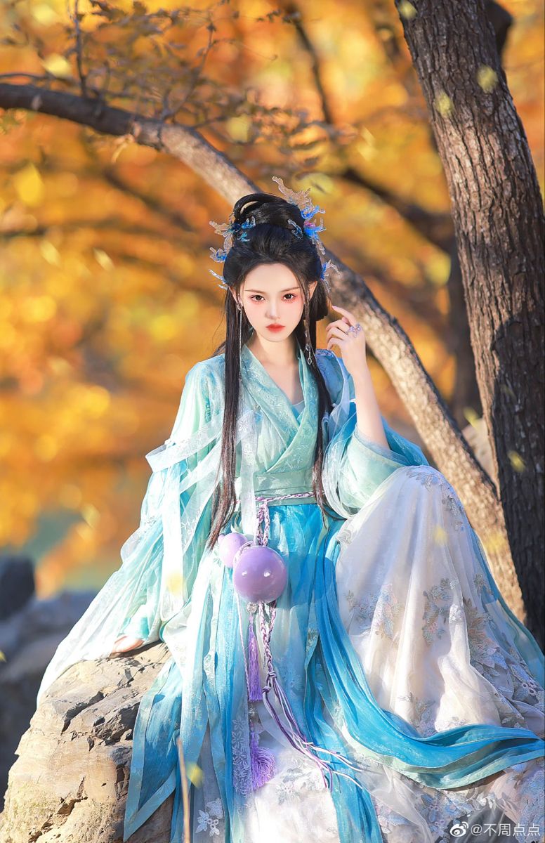 Winter Girls Thick-Soled Hanfu Shoes:A Fashionable and Comfortable Choice for Your Little One