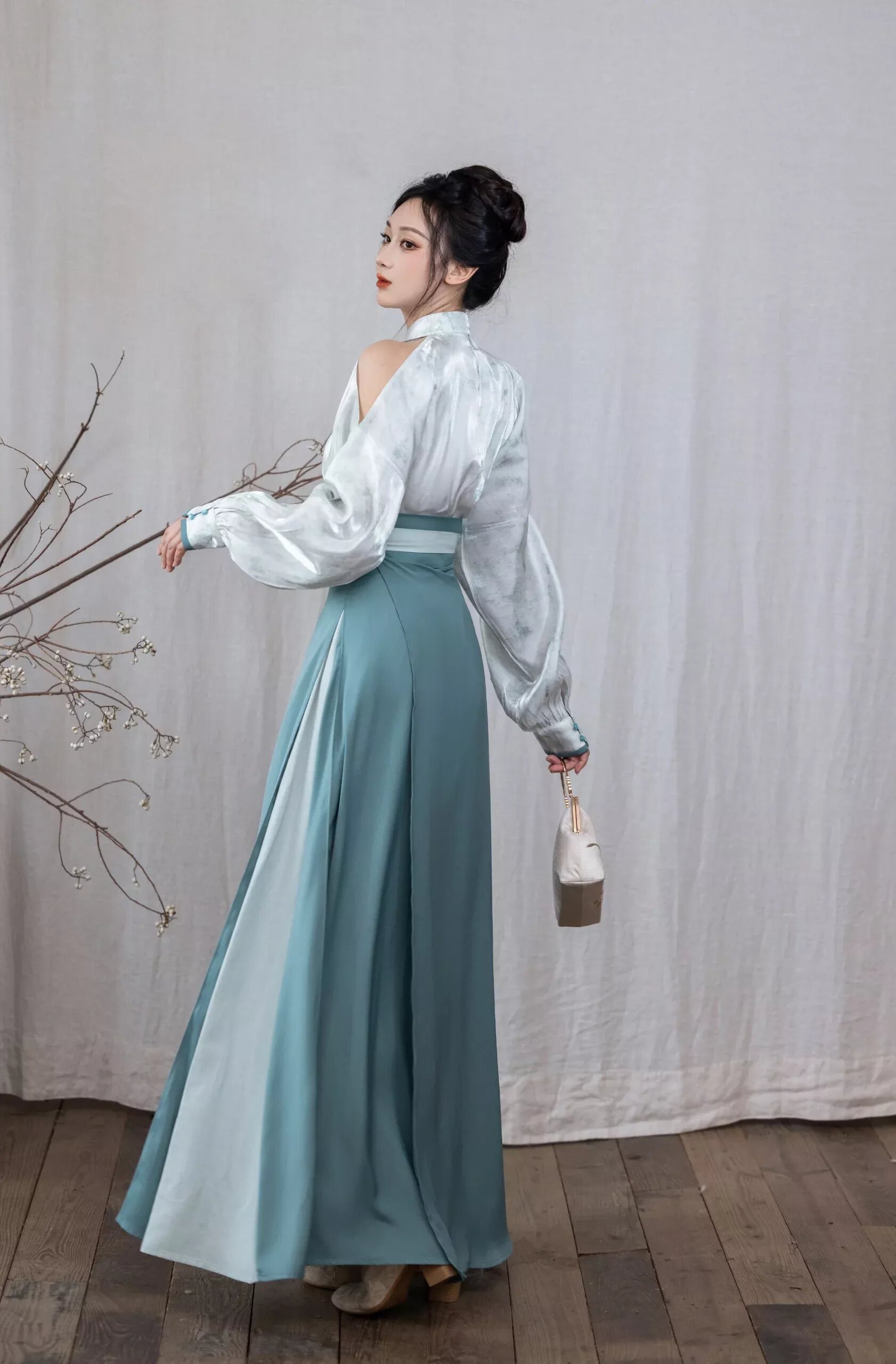Enhanced Traditional Hanfu Dress for Summer:A Fashionable Evolution Enhanced Traditional Hanfu Dress for Summer:A Fashionable Evolution