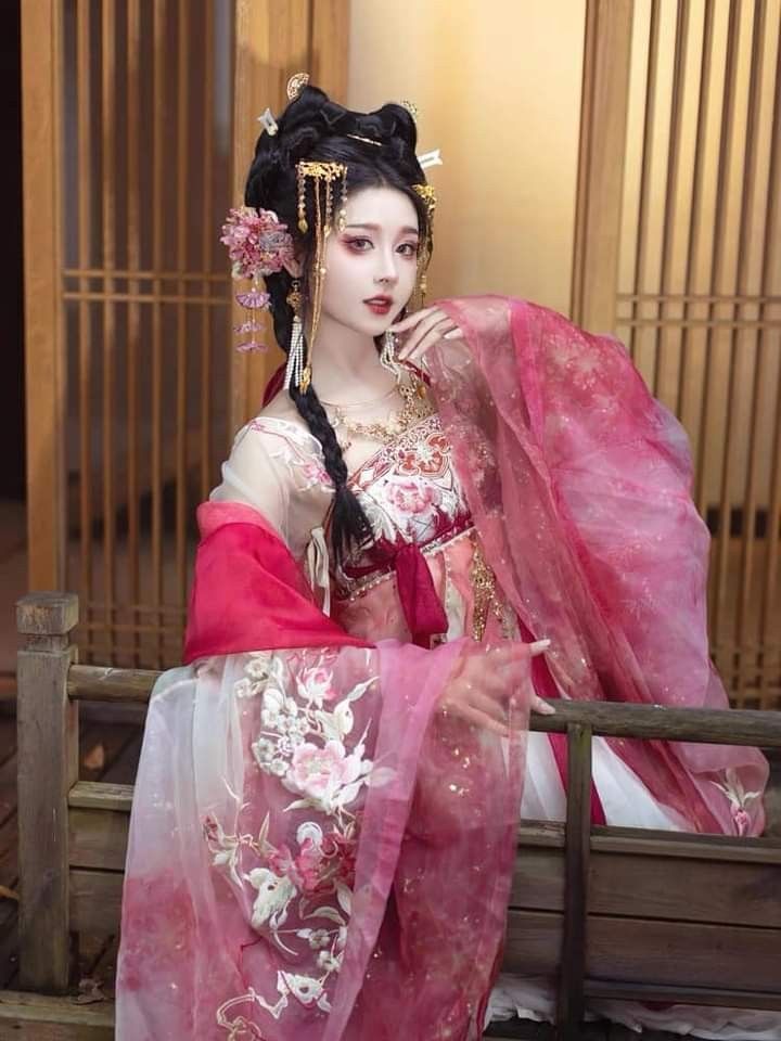 Modern Chinese-Style Qipao Dress:Embracing Traditional Elegance in Modern Womens Fashion Modern Chinese-Style Qipao Dress:Embracing Traditional Elegance in Modern Womens Fashion