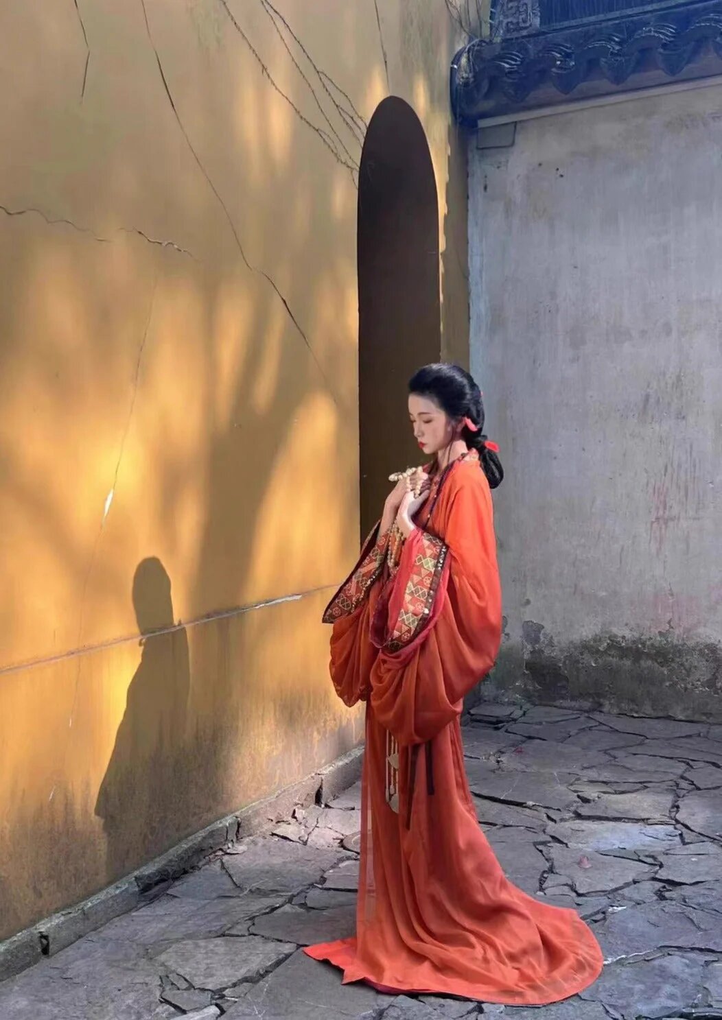 Reinventing the Qipao:The Fusion of Traditional Chinese Elegance with Modern Lei Xiujiao Style Reinventing the Qipao:The Fusion of Traditional Chinese Elegance with Modern Lei Xiujiao Style