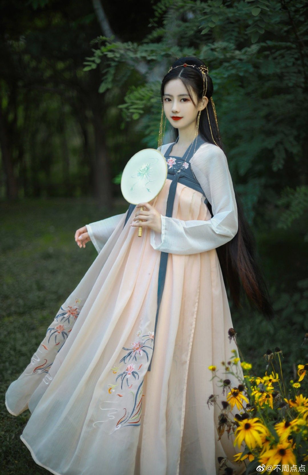 Plus-Size Traditional Chinese Fashion:The Evolution of Hanfu for Curvier Women Plus-Size Traditional Chinese Fashion:The Evolution of Hanfu for Curvier Women