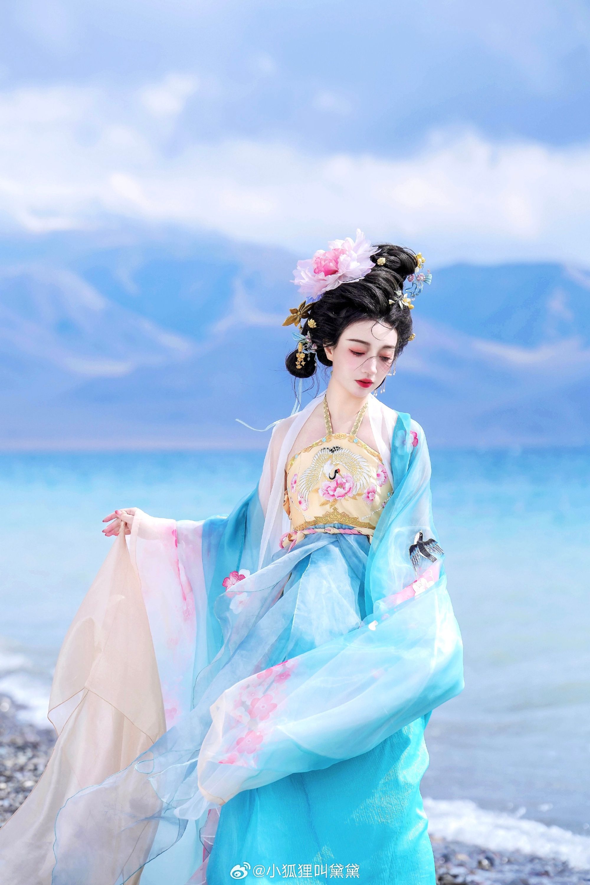 Lei Yingjuns Cheongsam:A Blend of Tradition and Modernity Lei Yingjuns Cheongsam:A Blend of Tradition and Modernity