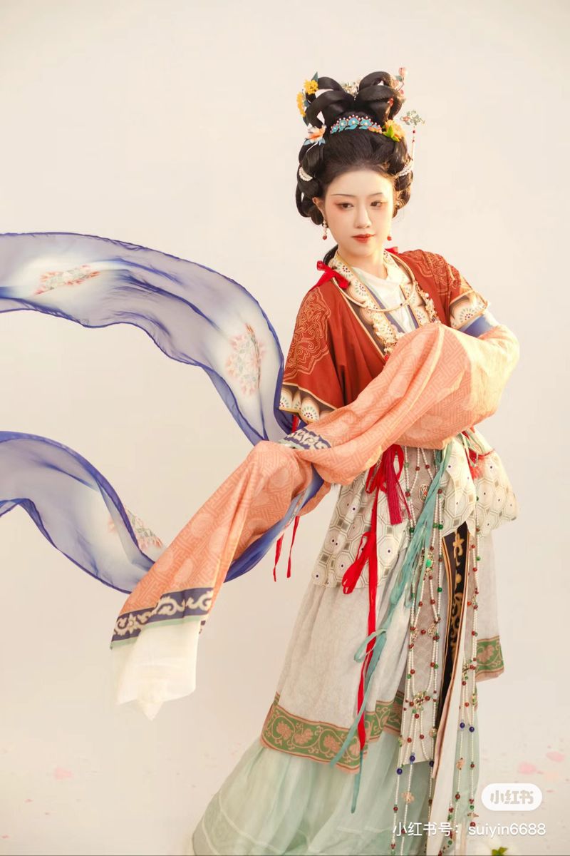 Little Girl in Cheongsam:Embracing the Chinese Summer Style Little Girl in Cheongsam:Embracing the Chinese Summer Style
