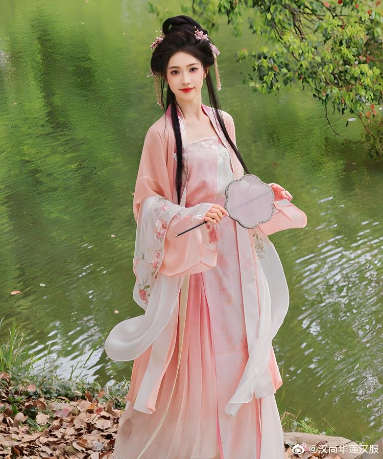 Chinese Girls Hanfu and Tang Costume:Embracing the Traditional Beauty in Modern Times Chinese Girls Hanfu and Tang Costume:Embracing the Traditional Beauty in Modern Times