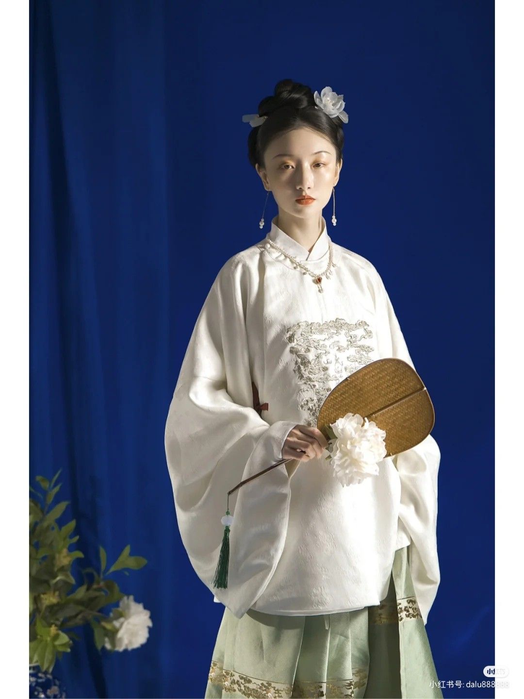 The Enchantment of Thick-Soled Shoes with Qipao-Style Womens Footwear The Enchantment of Thick-Soled Shoes with Qipao-Style Womens Footwear