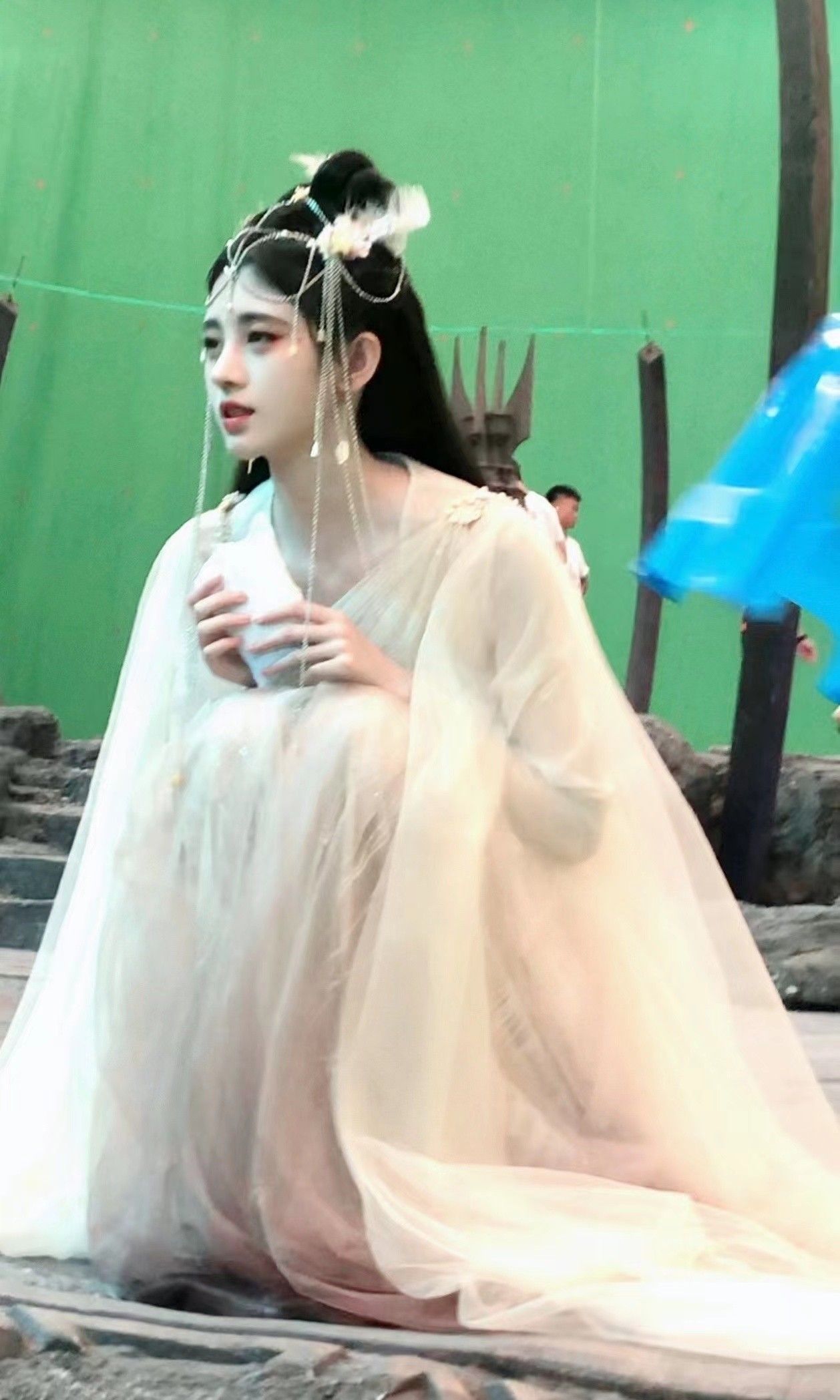 The Allure of Lu Yuxiaos Qipao:A Closer Look into the Traditional Chinese Beauty The Allure of Lu Yuxiaos Qipao:A Closer Look into the Traditional Chinese Beauty