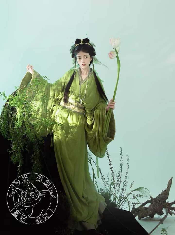Exploring the New Wave of Hanfu Fashion in 2021:The Latest Trends and Popular Styles Exploring the New Wave of Hanfu Fashion in 2021:The Latest Trends and Popular Styles