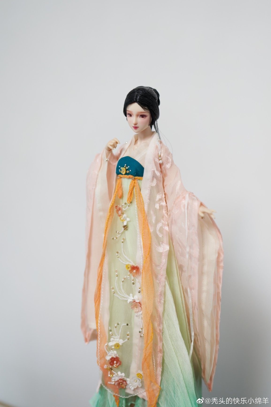 Winter Girls Hanfu Cape:A Blend of Tradition and Fashion Winter Girls Hanfu Cape:A Blend of Tradition and Fashion