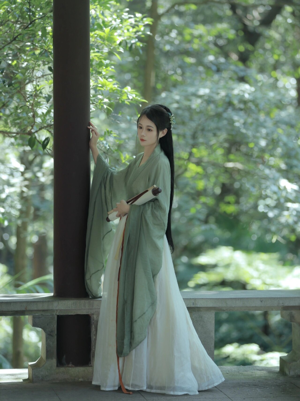 The Elegance of Cheongsam Women:Ageless Beauty at 40-50 The Elegance of Cheongsam Women:Ageless Beauty at 40-50