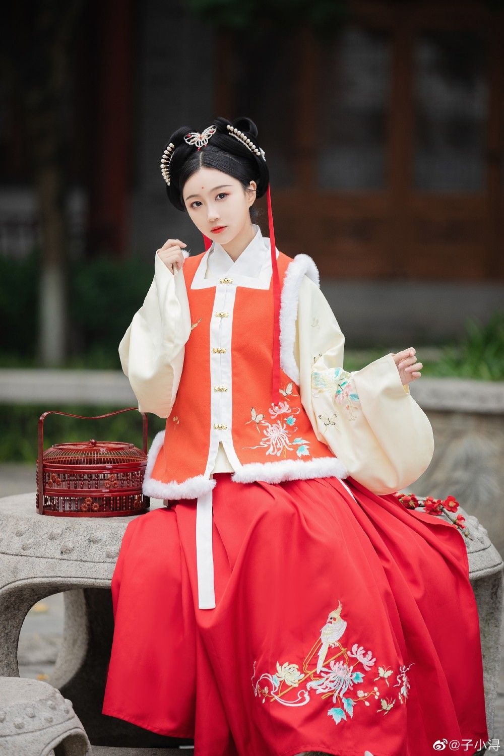 The Rise of Hanfu Fashion:Adult Women Embracing Traditional Chinese Elegance The Rise of Hanfu Fashion:Adult Women Embracing Traditional Chinese Elegance