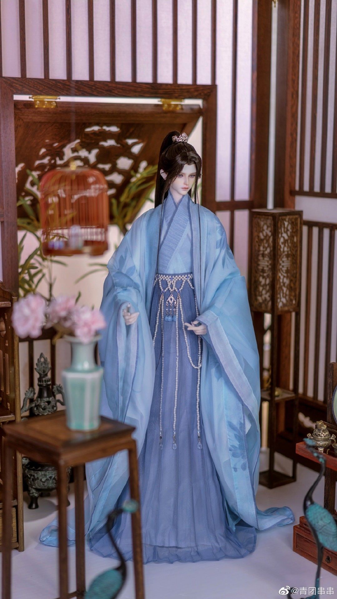 Summer-Friendly Long Tail Cheongsam in Lightweight Fabrics Summer-Friendly Long Tail Cheongsam in Lightweight Fabrics