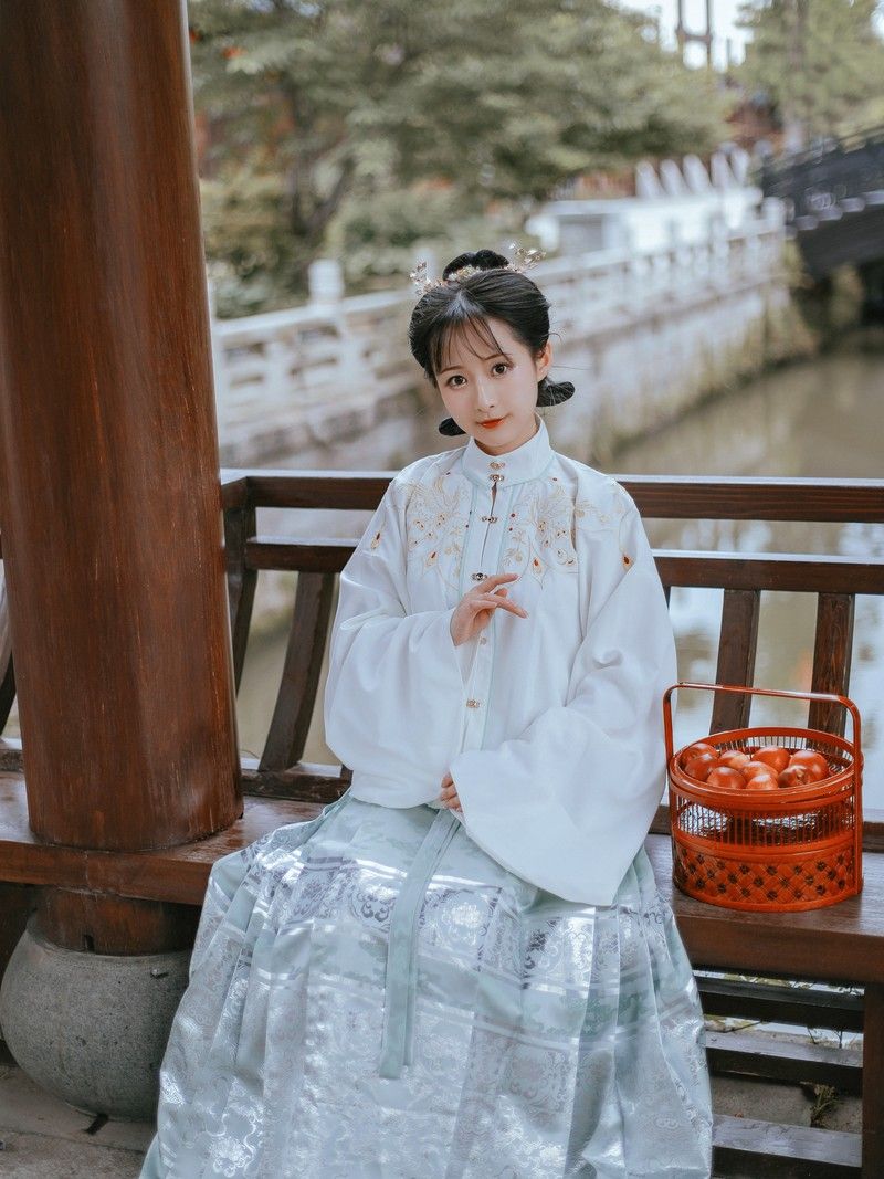 Green Jewelry in Hanfu Fashion:The Charm of Jade-Green Necklaces Green Jewelry in Hanfu Fashion:The Charm of Jade-Green Necklaces