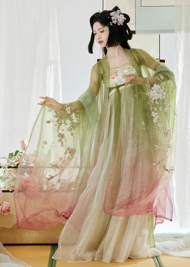 The Equestrian Skirt and its Fan-like Elegance:A Cultural Exploration The Equestrian Skirt and its Fan-like Elegance:A Cultural Exploration