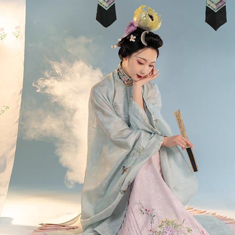 Lin Xiaozhais Hanfu Fashion:A Journey into Traditional Elegance Lin Xiaozhais Hanfu Fashion:A Journey into Traditional Elegance