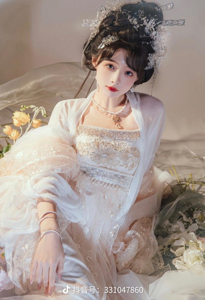 Encountering the Classic Charm of Yu Long Style Ancient Hanfu Encountering the Classic Charm of Yu Long Style Ancient Hanfu