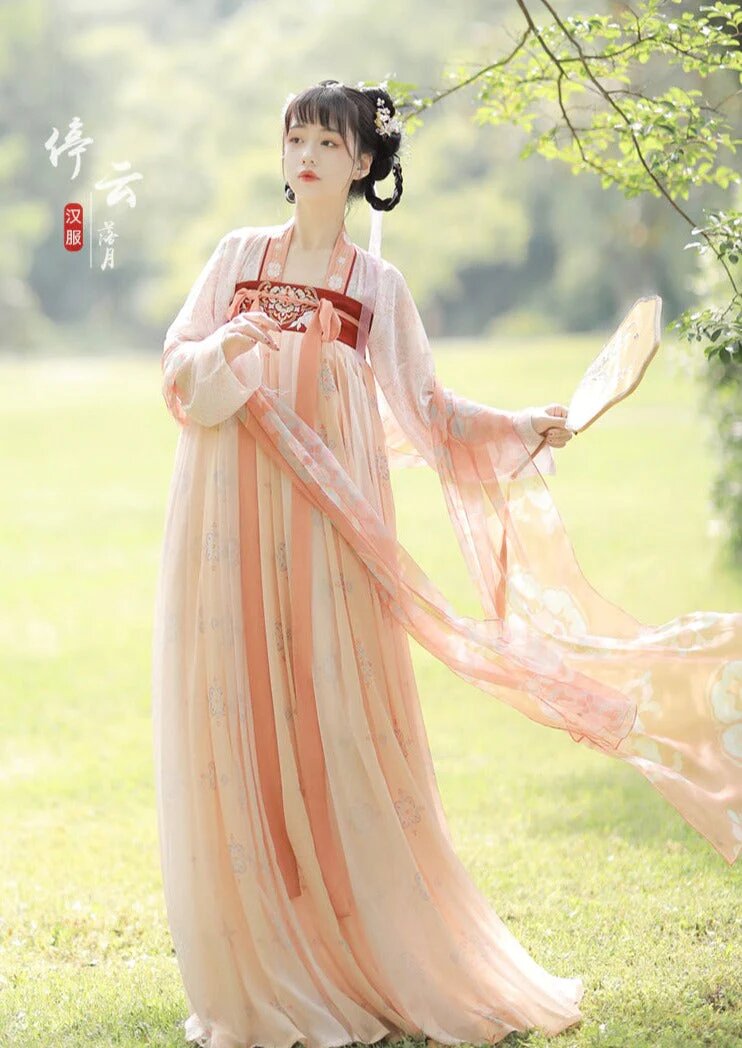 The Evolution of Bridesmaid Gowns:Incorporating Traditional Hanfu into Modern Bridal Attire The Evolution of Bridesmaid Gowns:Incorporating Traditional Hanfu into Modern Bridal Attire