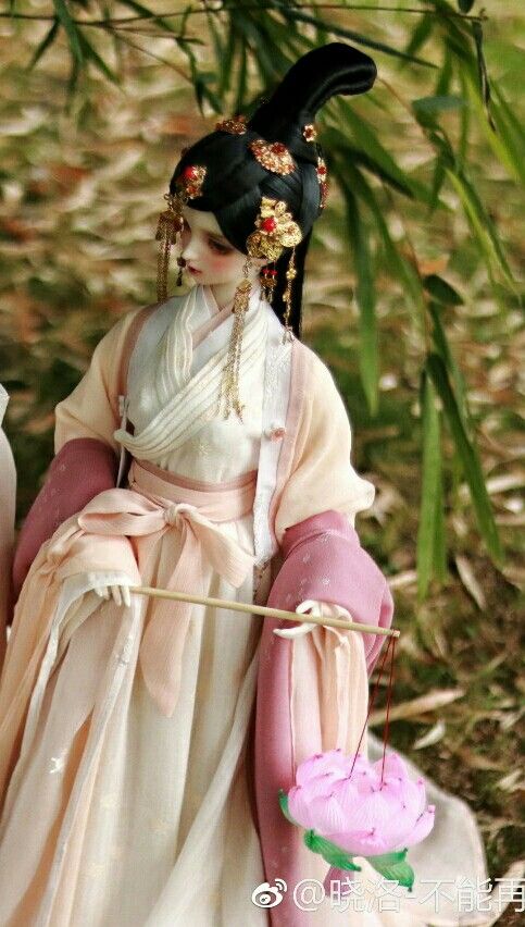 The Enchantment of High Heels and Cheongsam:A Cultural Fusion of Fashion and Tradition The Enchantment of High Heels and Cheongsam:A Cultural Fusion of Fashion and Tradition