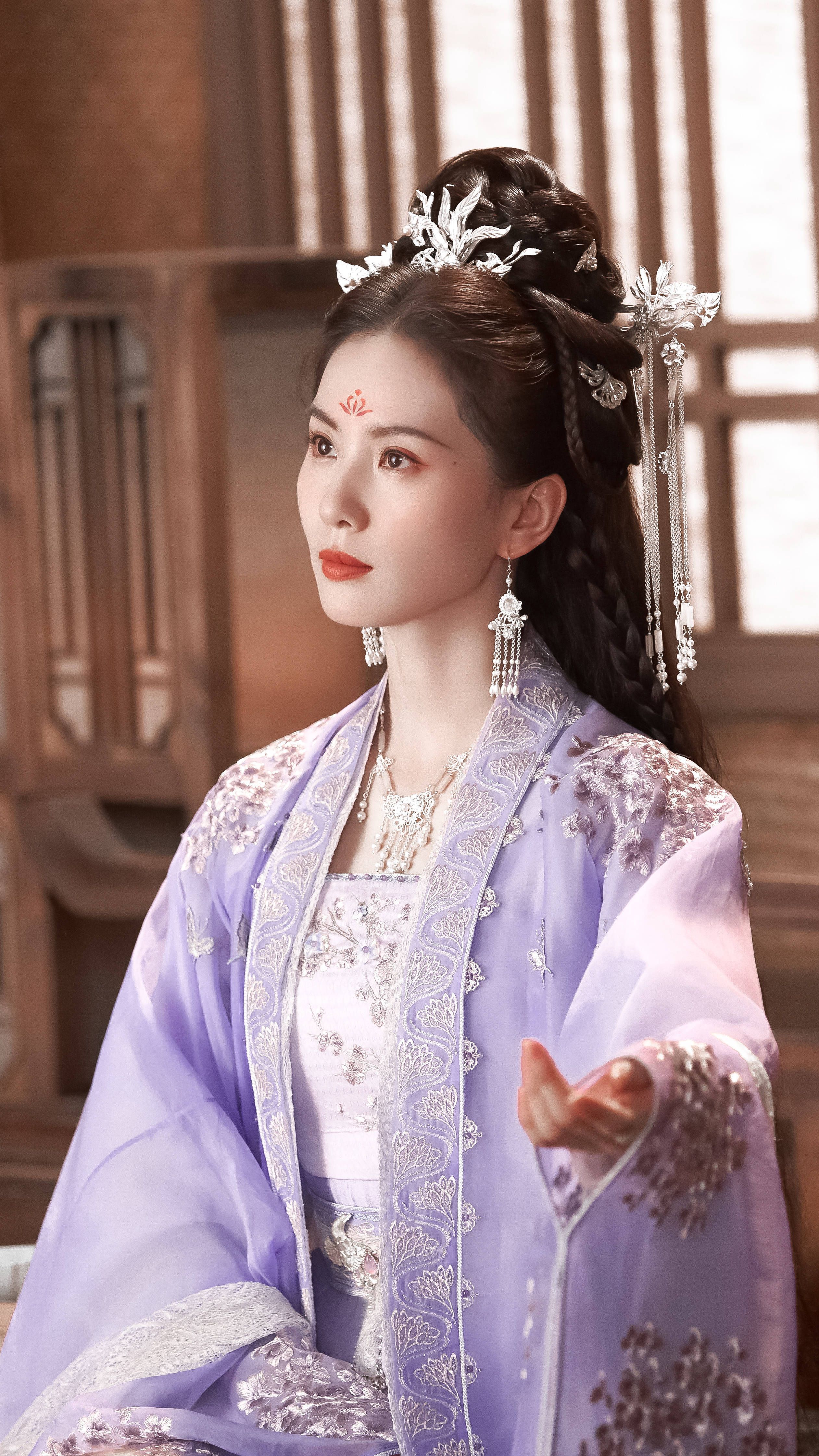 The Foreign Encounter with Hanfu:A Journey into the World of Traditional Chinese Fashion The Foreign Encounter with Hanfu:A Journey into the World of Traditional Chinese Fashion