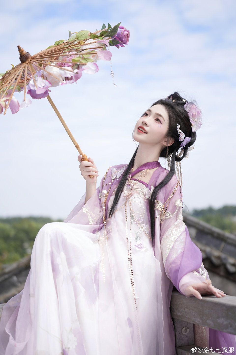 Modernizing Traditional Tang-Style Womens Cheongsam:A Blend of Classic Elegance and Modern Comfort Modernizing Traditional Tang-Style Womens Cheongsam:A Blend of Classic Elegance and Modern Comfort