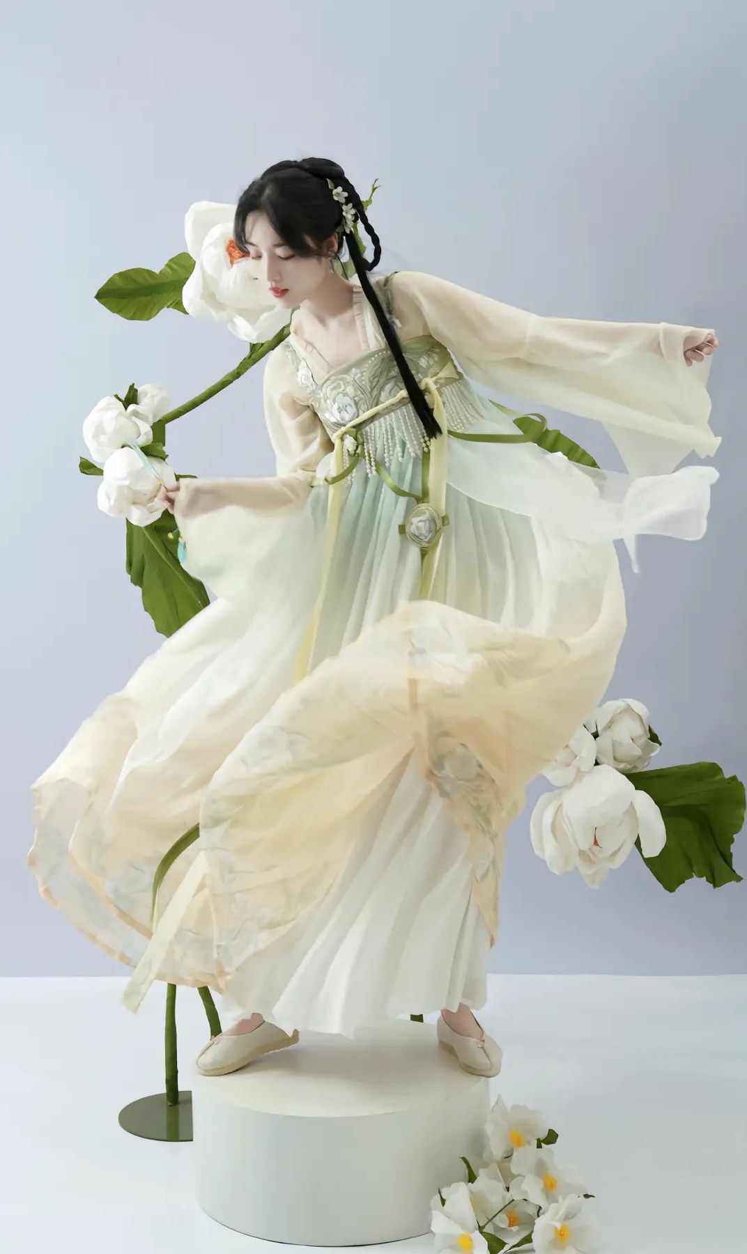 The Enigma of a Black Hang-Neck Cheongsam:A Fashion Statement of Elegance and Power The Enigma of a Black Hang-Neck Cheongsam:A Fashion Statement of Elegance and Power