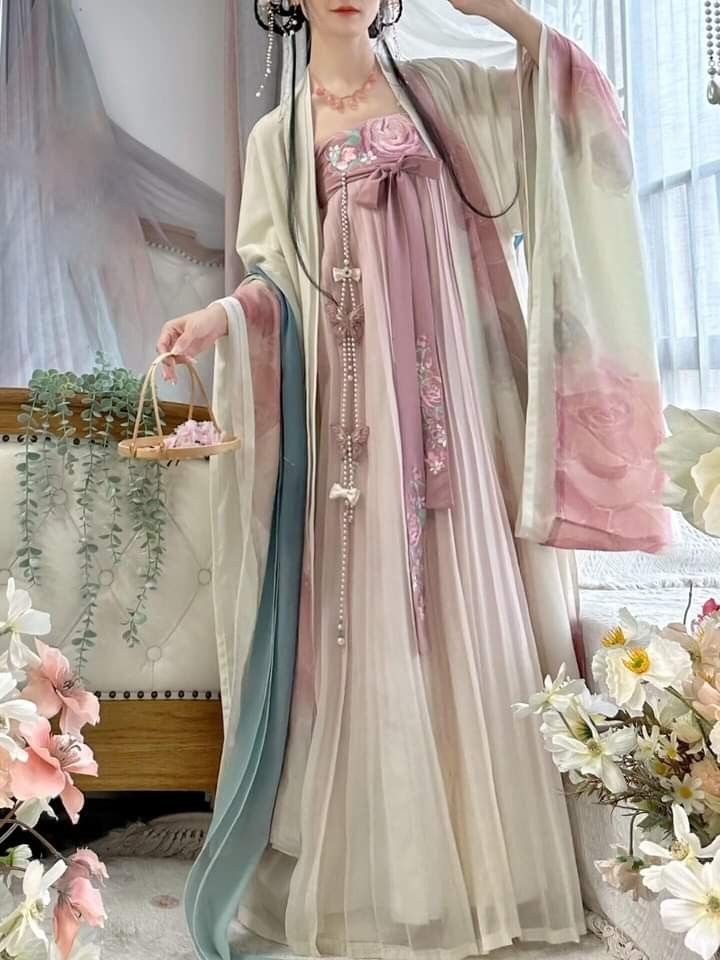 Summer Hanfu Fashion:The Charm of Skirted Robes for Women Summer Hanfu Fashion:The Charm of Skirted Robes for Women