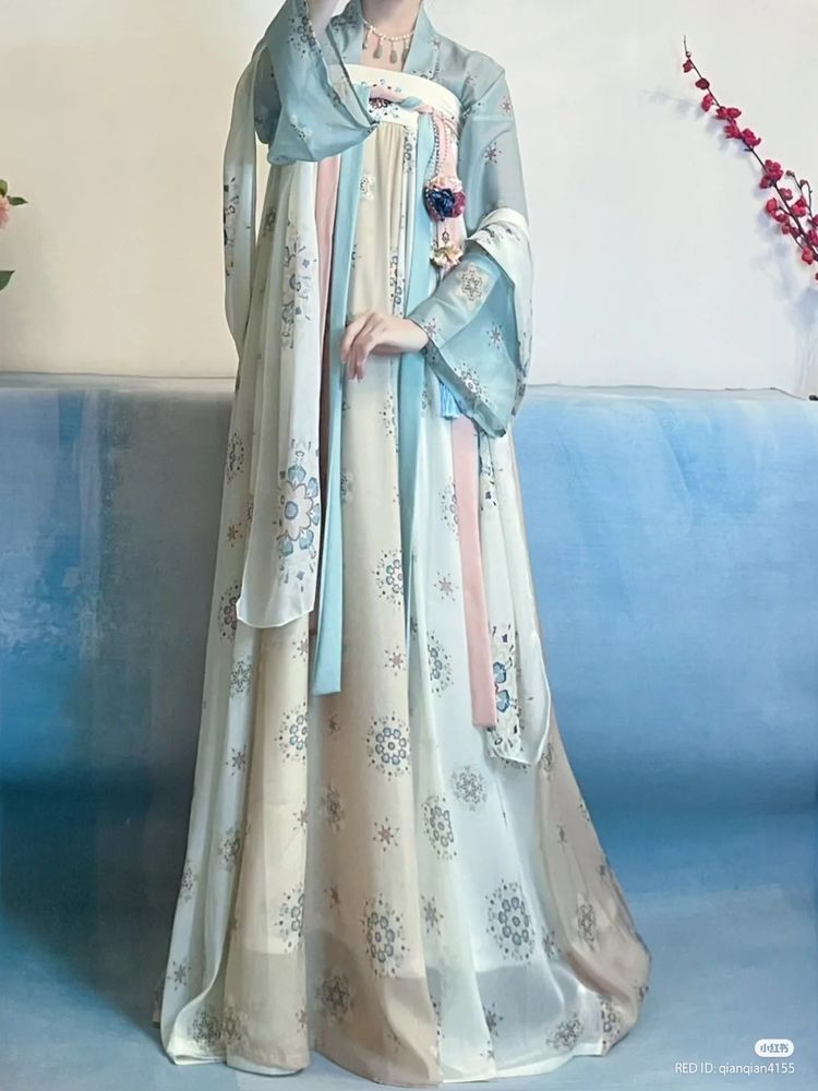 The Rise of Jing Tians Qipao Fashion:Embracing the Glamour of Her Signature Style The Rise of Jing Tians Qipao Fashion:Embracing the Glamour of Her Signature Style