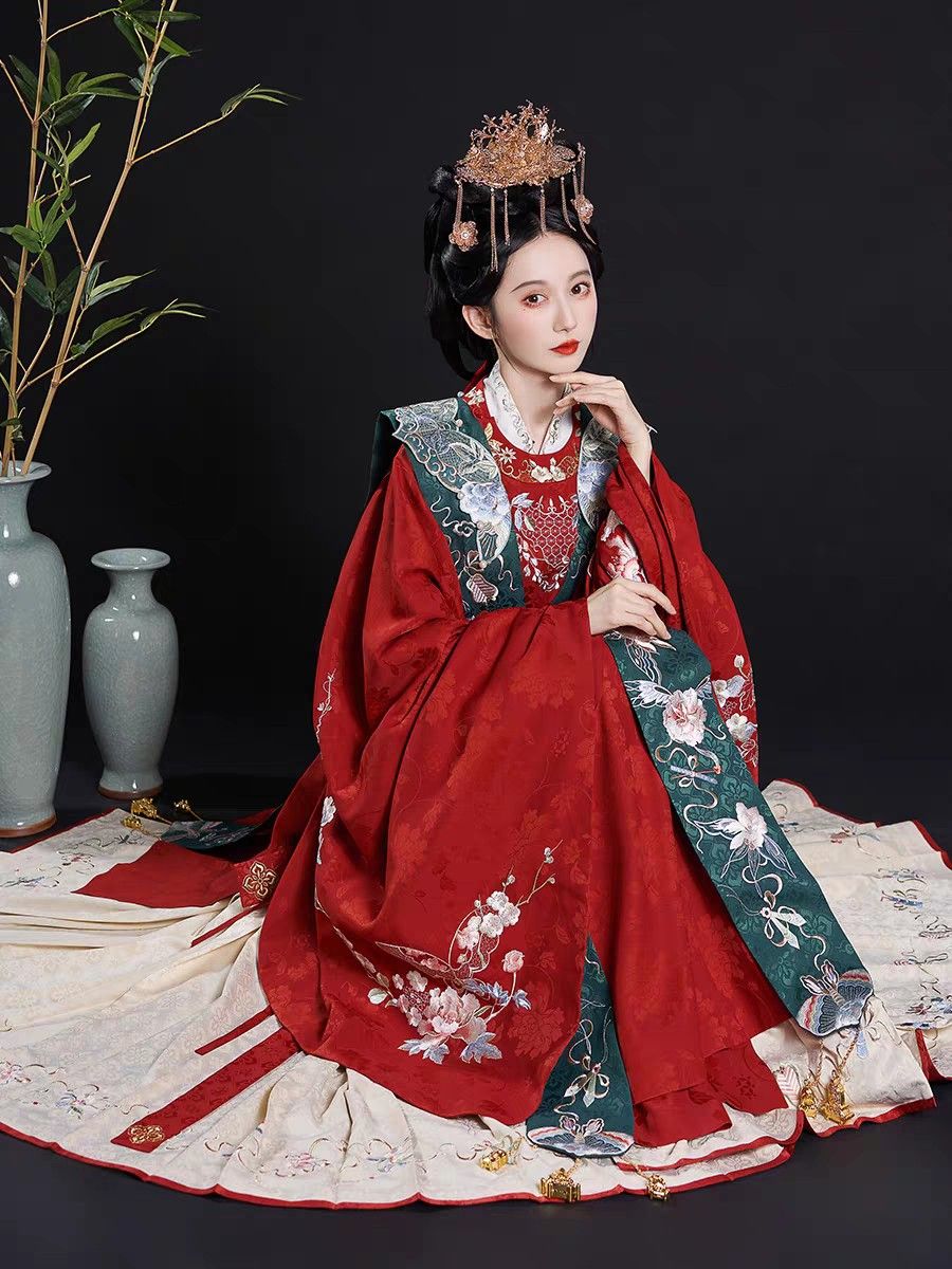 The Elegance of Cheongsam-Inspired Fish Tail Skirt The Elegance of Cheongsam-Inspired Fish Tail Skirt