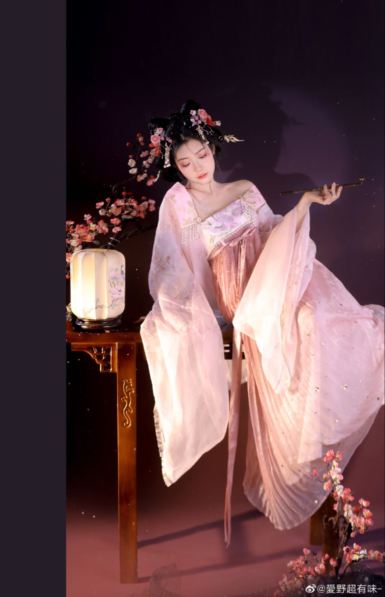 Plus-Size Womens Fashion:The Rise of Modern Chinese Cheongsam Plus-Size Womens Fashion:The Rise of Modern Chinese Cheongsam