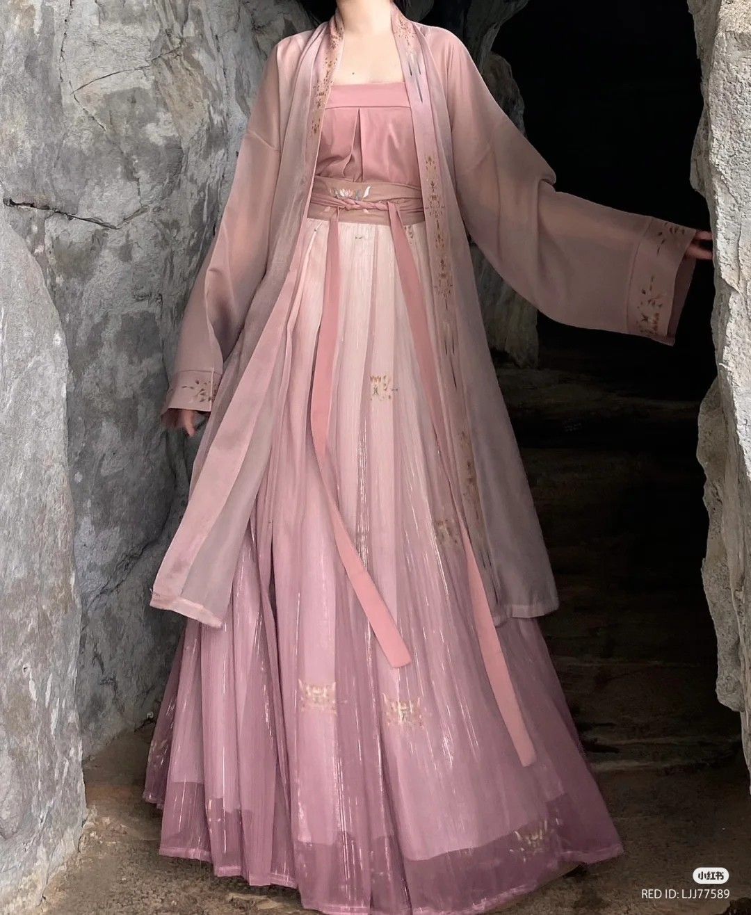 Modernizing the Cheongsam:Daily Wearability and Silk Quality Improvement Modernizing the Cheongsam:Daily Wearability and Silk Quality Improvement