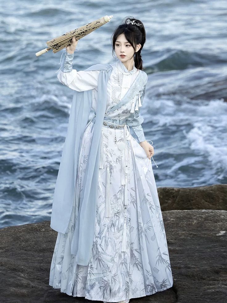 Authentic Hanfu Style with the Nine-Tailed Fox:A Cultural Journey Authentic Hanfu Style with the Nine-Tailed Fox:A Cultural Journey