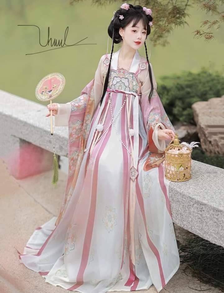 Embroidery-Adorned Hanfu Bags:A Blend of Ancient Craft and Modern Fashion Embroidery-Adorned Hanfu Bags:A Blend of Ancient Craft and Modern Fashion