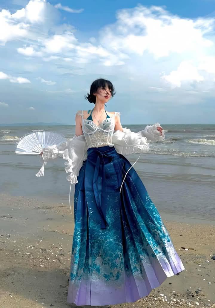 Splendor of Spring in Traditional Hanfu Fashion Splendor of Spring in Traditional Hanfu Fashion