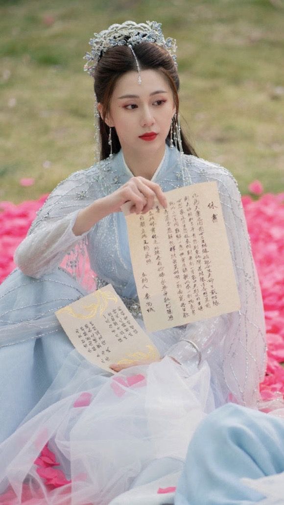 Winter Fashion for Ancient Hanfu Girls:A Guide to Traditional Elegance Winter Fashion for Ancient Hanfu Girls:A Guide to Traditional Elegance