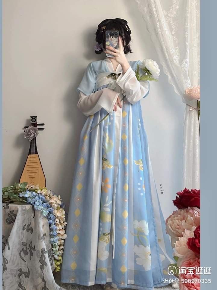 The Splendid Nine-Screen Cheongsam:A Symbol of Chinese Traditional Elegance The Splendid Nine-Screen Cheongsam:A Symbol of Chinese Traditional Elegance