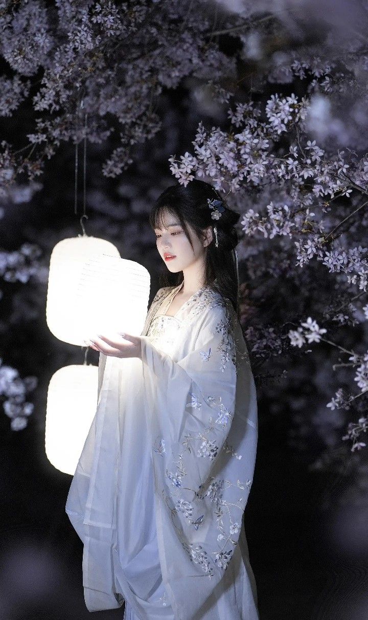 Embracing Traditional Elegance:The Rise of Sleeveless Cheongsam in Modern Chinese Fashion Embracing Traditional Elegance:The Rise of Sleeveless Cheongsam in Modern Chinese Fashion
