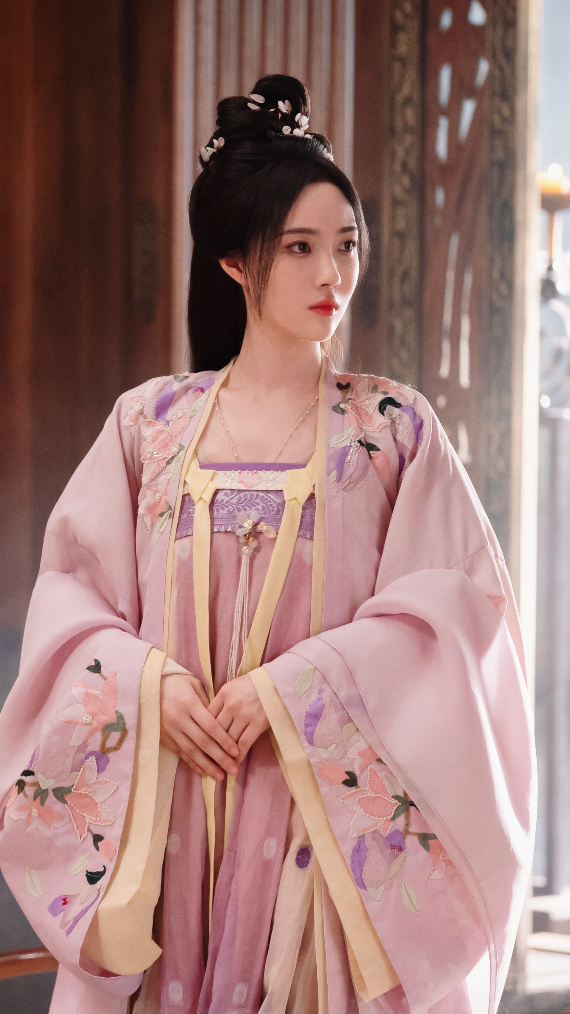 Embracing the New Chinese Style:Plus-Size Qipao Womens Fashion for a Slimming Look Embracing the New Chinese Style:Plus-Size Qipao Womens Fashion for a Slimming Look