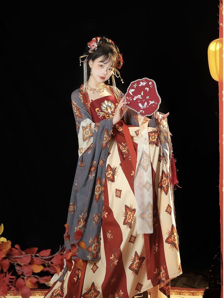 The Splendor of Girlhood:A Guide to Hanfu Da Xiushan Big Sleeve Robes) The Splendor of Girlhood:A Guide to Hanfu Da Xiushan Big Sleeve Robes)