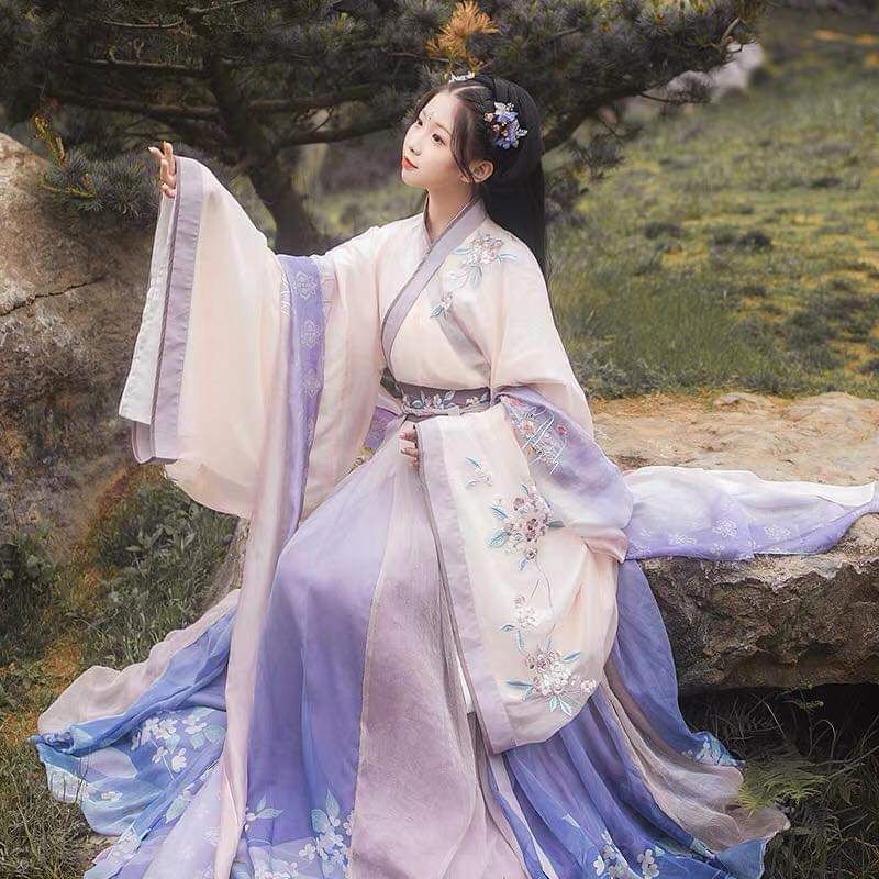 Embracing the New Chinese Elegance:Butterfly Cheongsam Reimagined Embracing the New Chinese Elegance:Butterfly Cheongsam Reimagined