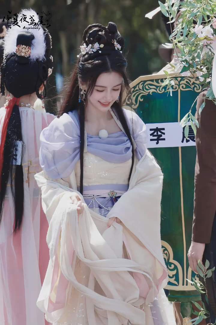 A Girls Journey into Traditional Chinese Clothing:The Charm of Hanfu at Ten Years Old A Girls Journey into Traditional Chinese Clothing:The Charm of Hanfu at Ten Years Old