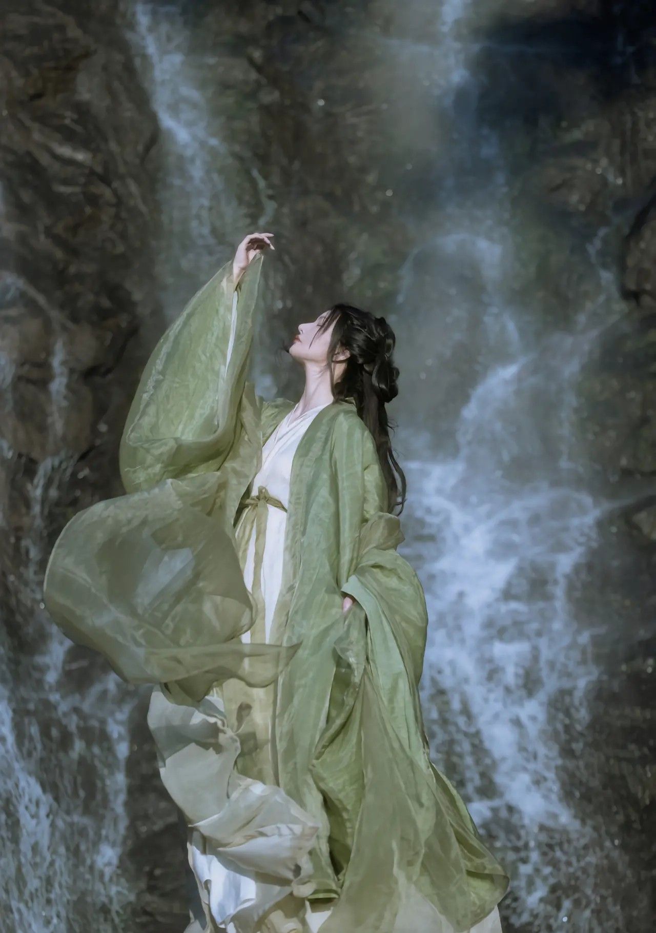 Plus-Size Fashion:The Revival of Tang-Style Hanfu for Curvier Women Plus-Size Fashion:The Revival of Tang-Style Hanfu for Curvier Women
