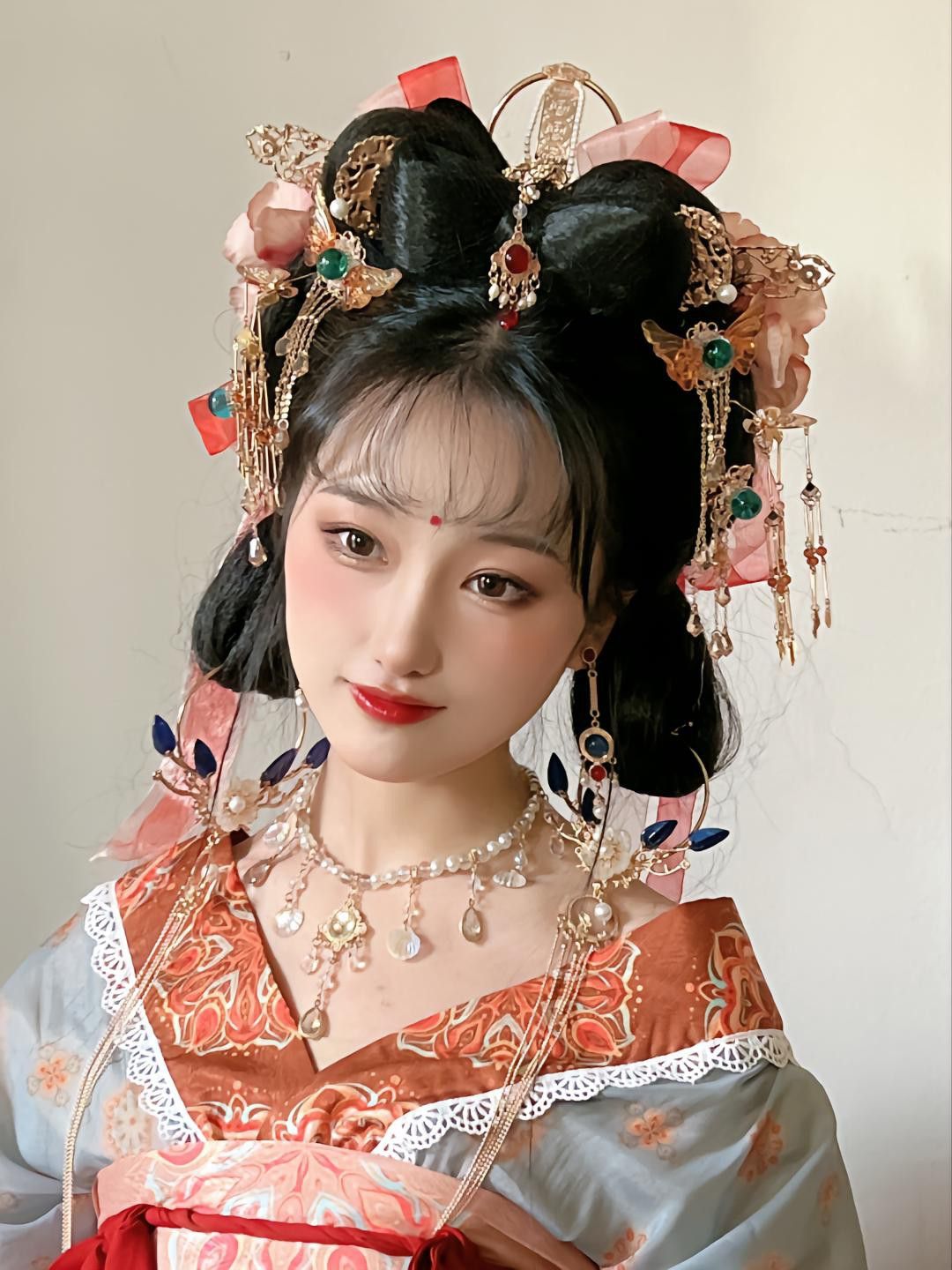 Petite Charm in Sleeveless Cheongsam:The Mid-Length Sleeve Cheongsam for the Little Girls Petite Charm in Sleeveless Cheongsam:The Mid-Length Sleeve Cheongsam for the Little Girls