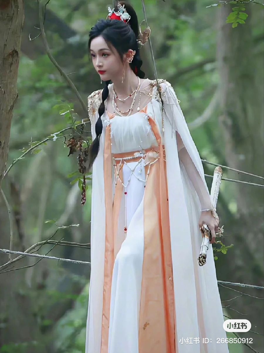 Traditional Tang Suit for Girls:A New Years Celebration in Chinese Style Traditional Tang Suit for Girls:A New Years Celebration in Chinese Style