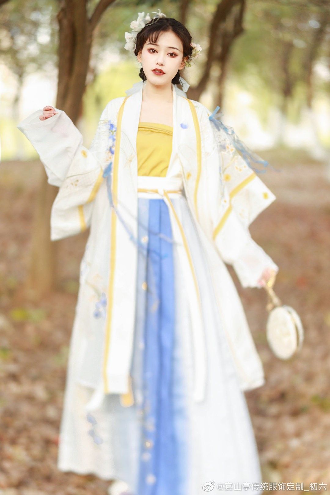 The Elegance of Cheongsam Overcoat:A Cultural Icon of Chinese Traditional Fashion The Elegance of Cheongsam Overcoat:A Cultural Icon of Chinese Traditional Fashion